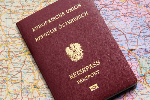Kosovari gris pasaporten austriake: Fitoi Albini, tani do të kthehem në  Kosovë – Ballkani.info